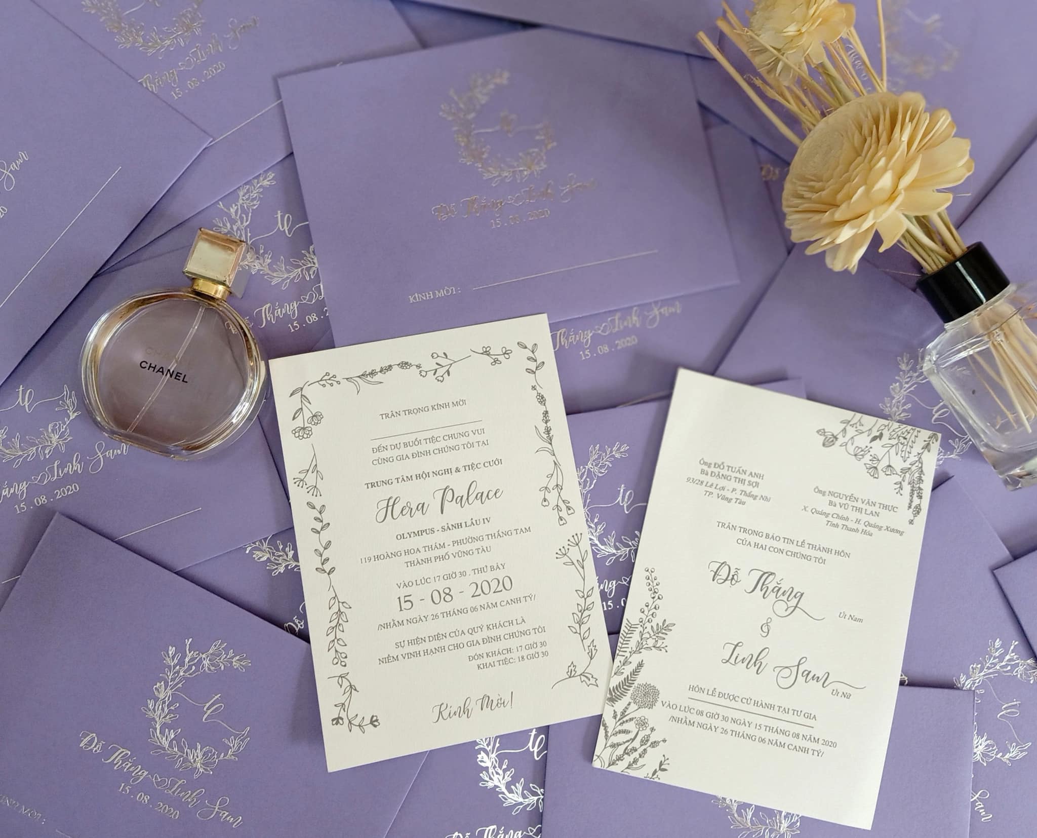 mẫu thiệp cưới màu tím