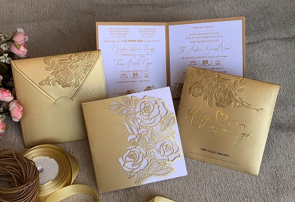 mẫu thiệp cưới màu vàng đồng