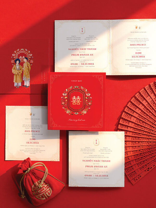 thiệp cưới đỏ kích thước vuông