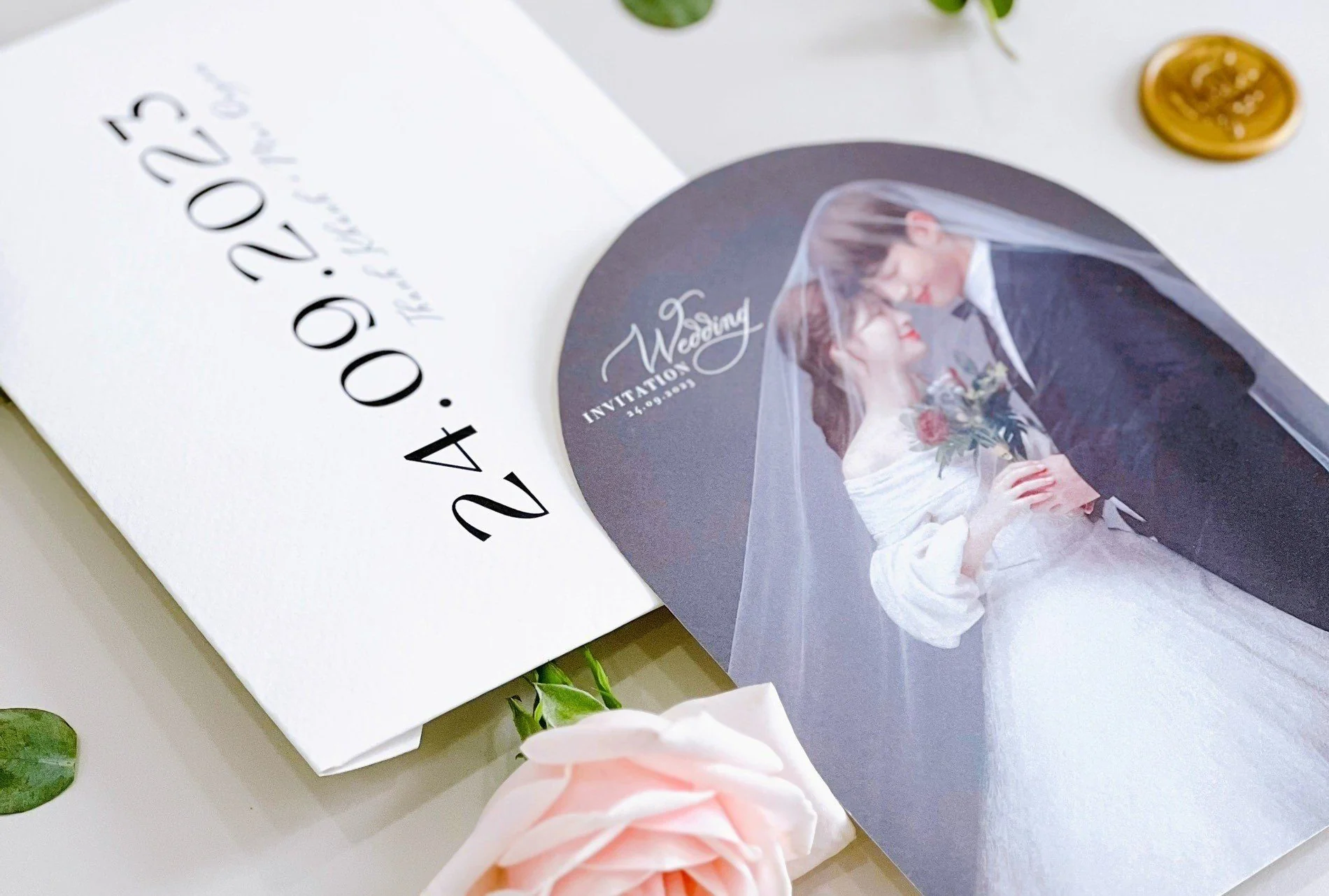 mẫu thiệp cưới hình cô dâu chú rể