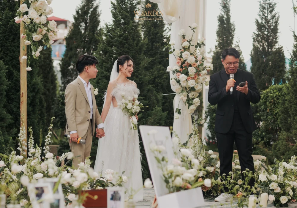 chi phí tổ chức tiệc cưới ngoài trời