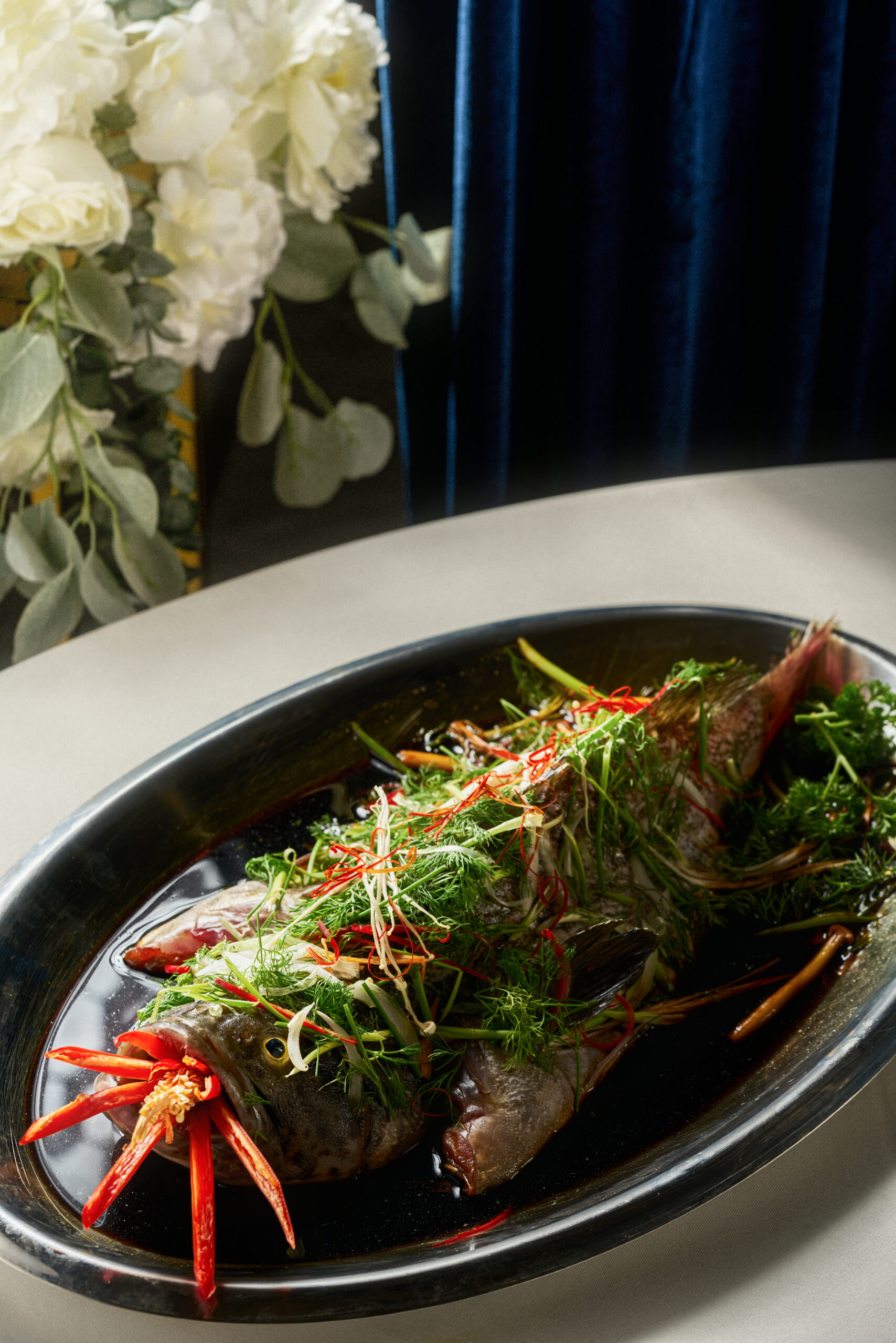 Cá song Cát Bà hấp Hongkong là món chính trong menu của trung tâm tiệc cưới W.Jardin