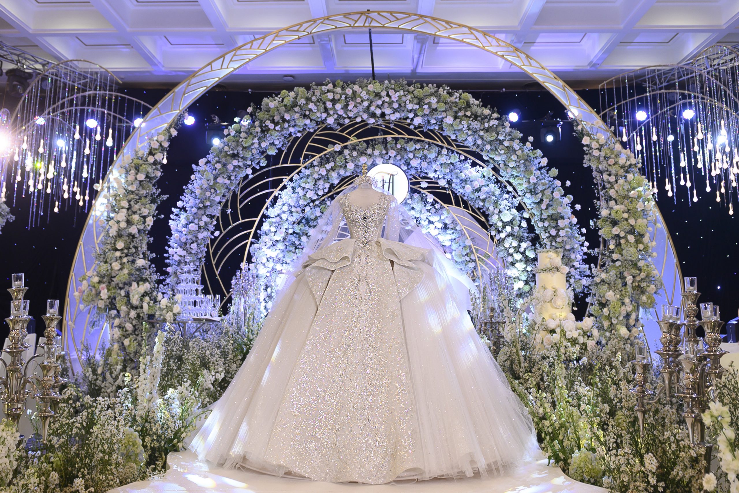 Váy Cưới Xoài Non là chiếc váy cưới lộng lẫy được chính tay Nhà thiết kế Linh Nga thực hiện