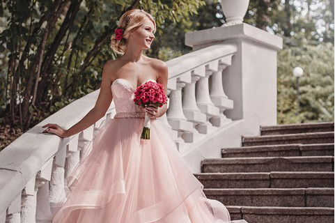 Váy cưới màu hồng - Một bước thành nàng công chúa 