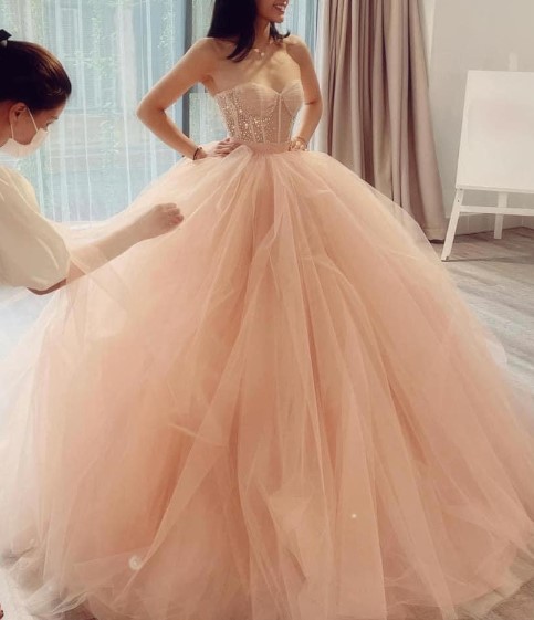 Váy cưới màu hồng - Một bước thành nàng công chúa