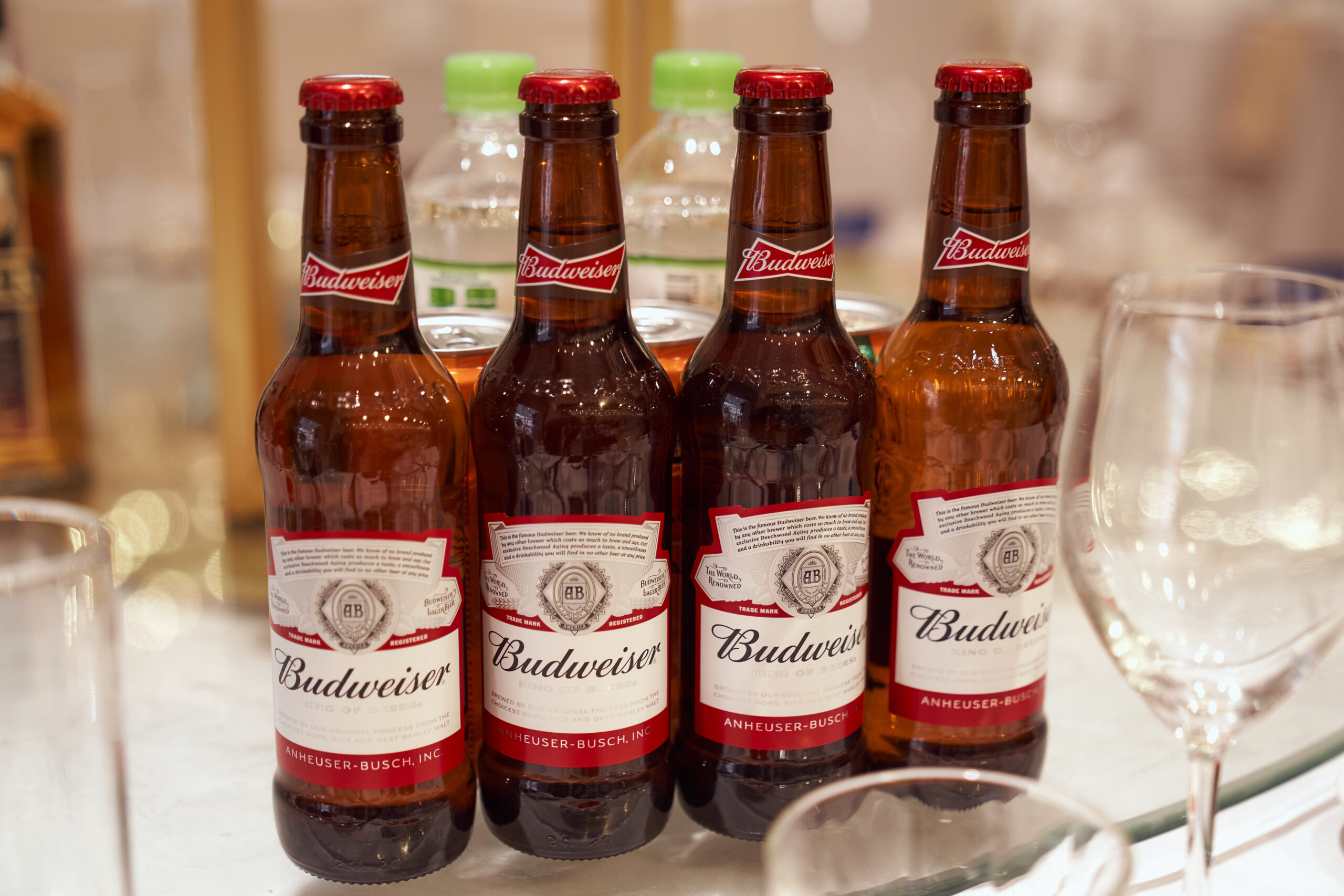 Bia Budweiser có trong mỗi bàn tiệc