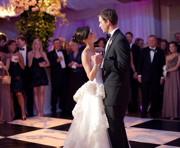 Một trong những khoảnh khắc đáng nhớ nhất trong một đám cưới chính là "First dance" - điệu nhảy đầu tiên của đôi uyên ương